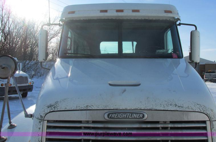 image for item E5247 2000 Freightliner Century Class semi truck