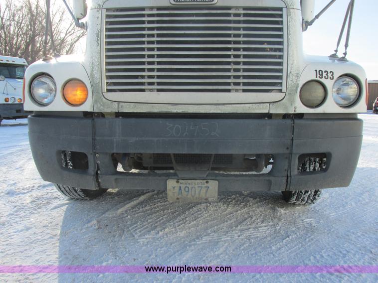 image for item E5247 2000 Freightliner Century Class semi truck