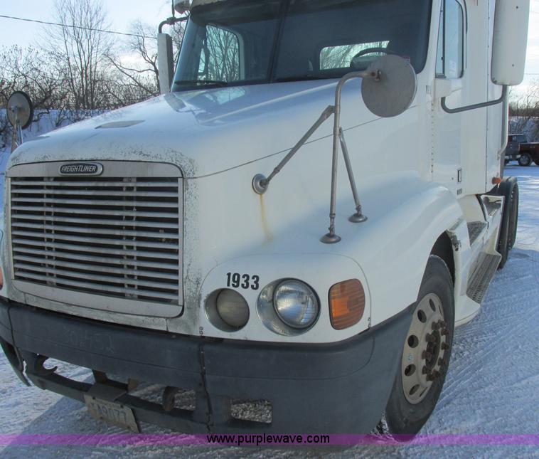image for item E5247 2000 Freightliner Century Class semi truck