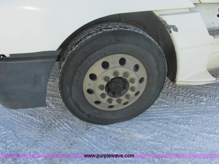 image for item E5247 2000 Freightliner Century Class semi truck