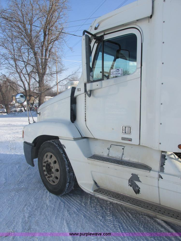 image for item E5247 2000 Freightliner Century Class semi truck