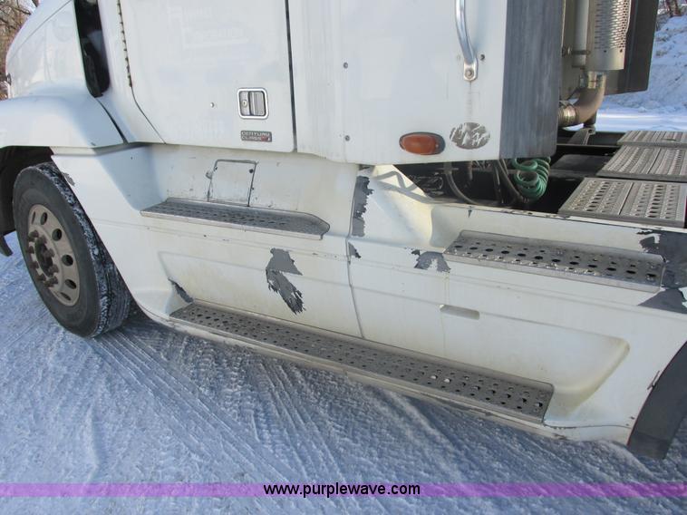 image for item E5247 2000 Freightliner Century Class semi truck