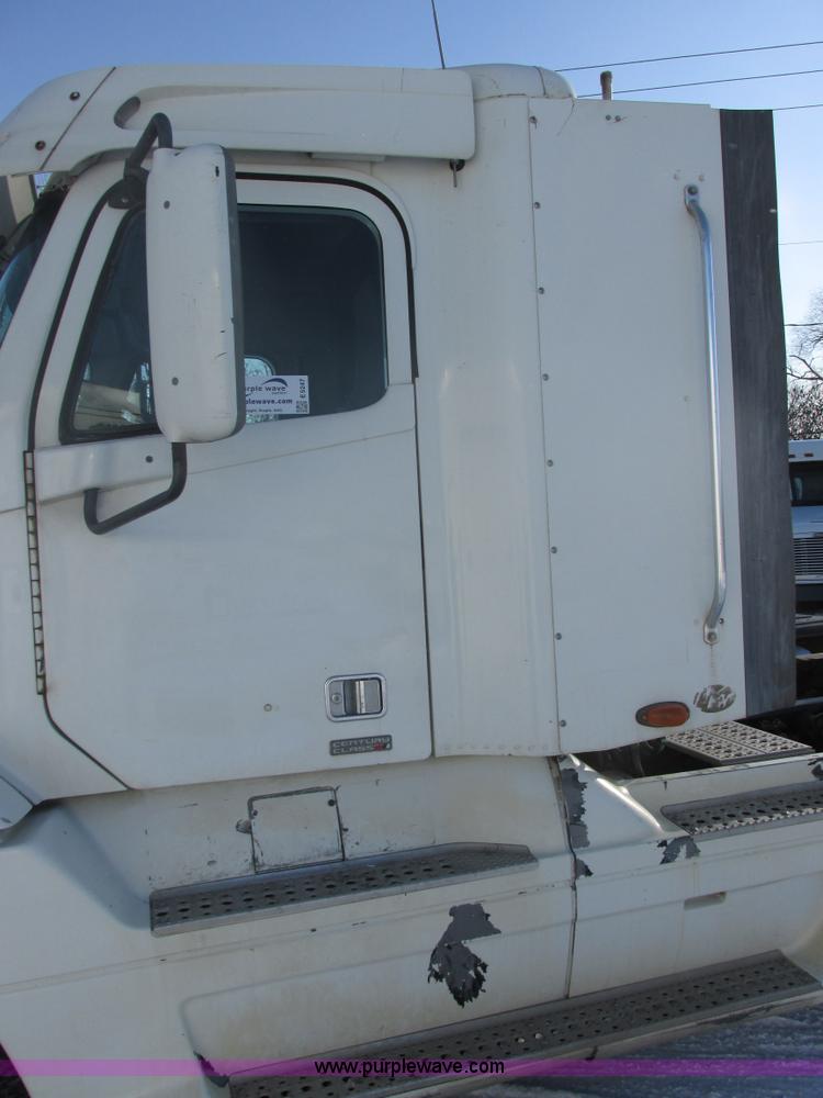 image for item E5247 2000 Freightliner Century Class semi truck