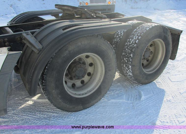 image for item E5247 2000 Freightliner Century Class semi truck