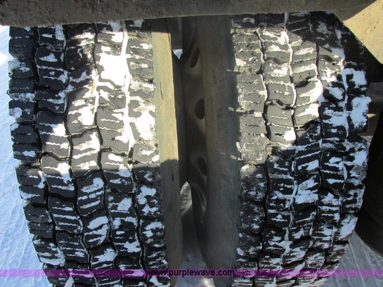 image for item E5247 2000 Freightliner Century Class semi truck