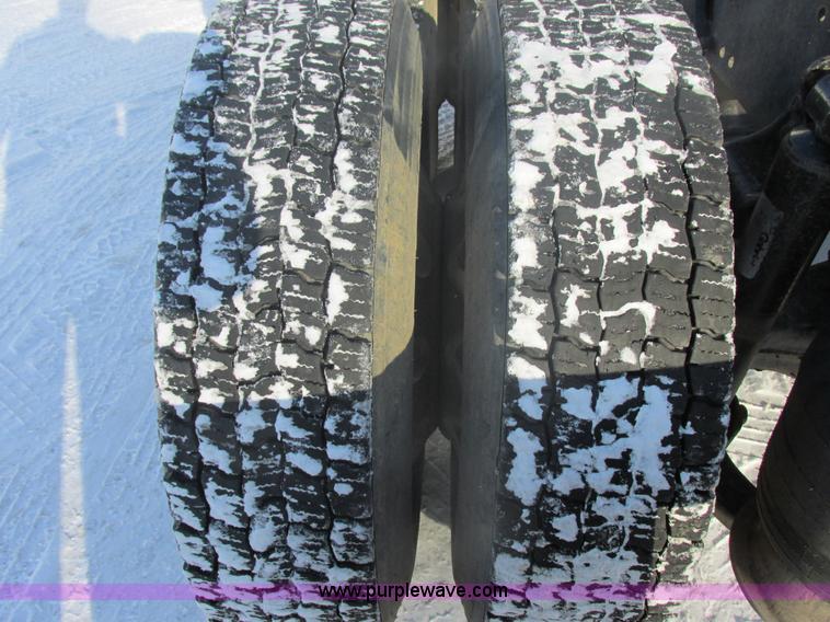 image for item E5247 2000 Freightliner Century Class semi truck