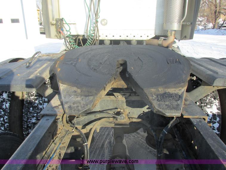 image for item E5247 2000 Freightliner Century Class semi truck