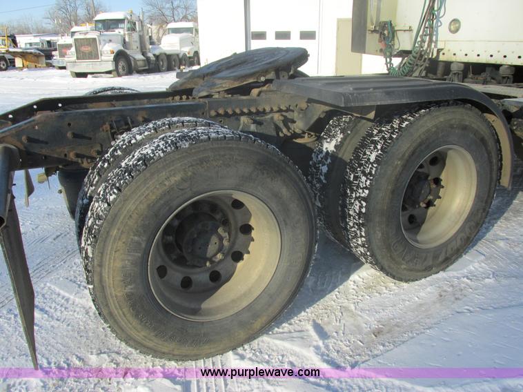 image for item E5247 2000 Freightliner Century Class semi truck