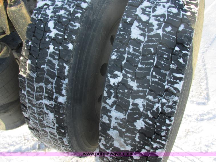 image for item E5247 2000 Freightliner Century Class semi truck