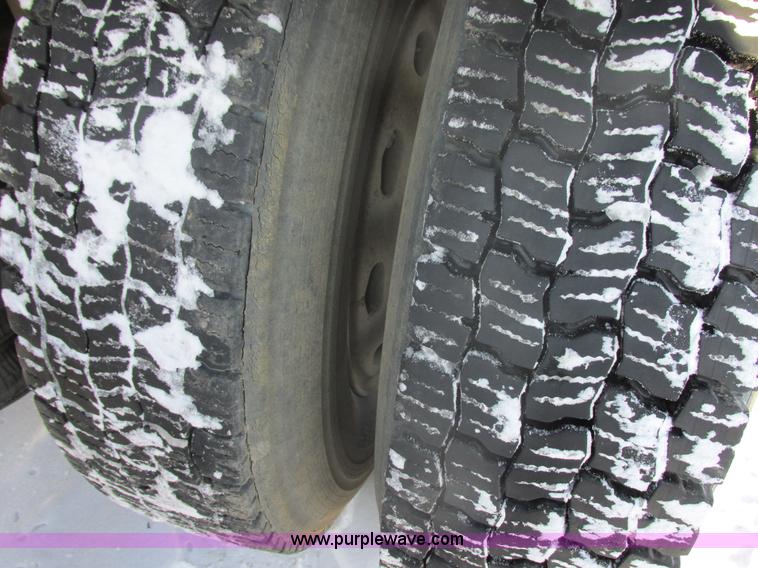 image for item E5247 2000 Freightliner Century Class semi truck