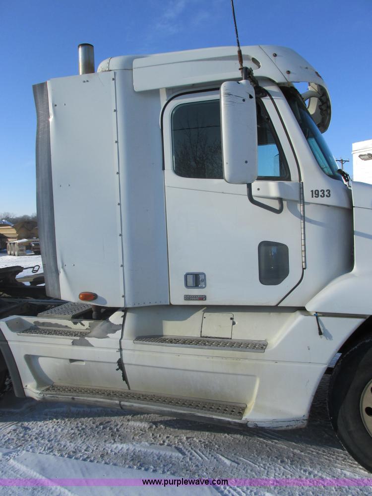 image for item E5247 2000 Freightliner Century Class semi truck