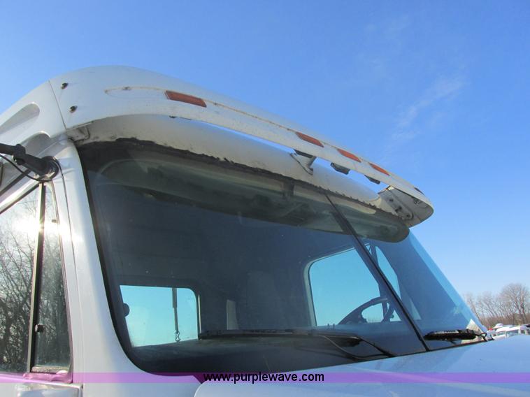 image for item E5247 2000 Freightliner Century Class semi truck