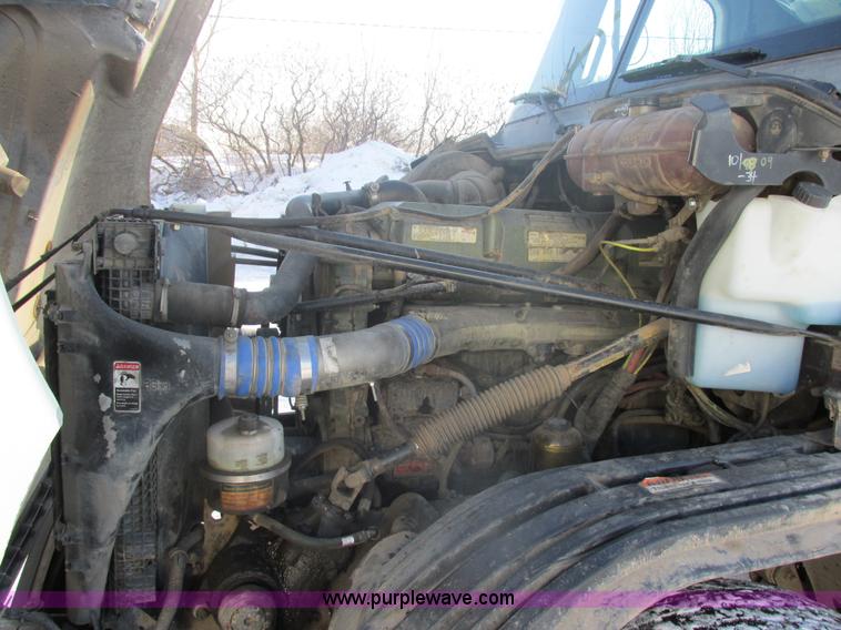 image for item E5247 2000 Freightliner Century Class semi truck