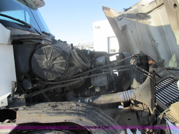 image for item E5247 2000 Freightliner Century Class semi truck