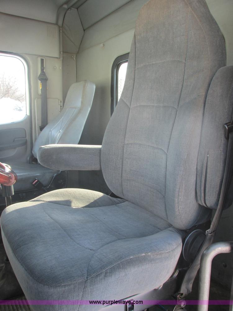 image for item E5247 2000 Freightliner Century Class semi truck