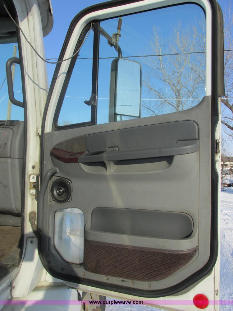 image for item E5247 2000 Freightliner Century Class semi truck