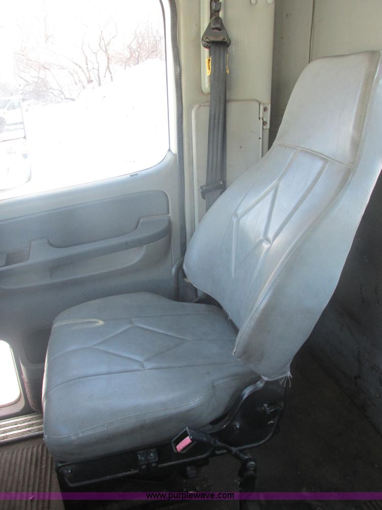 image for item E5247 2000 Freightliner Century Class semi truck