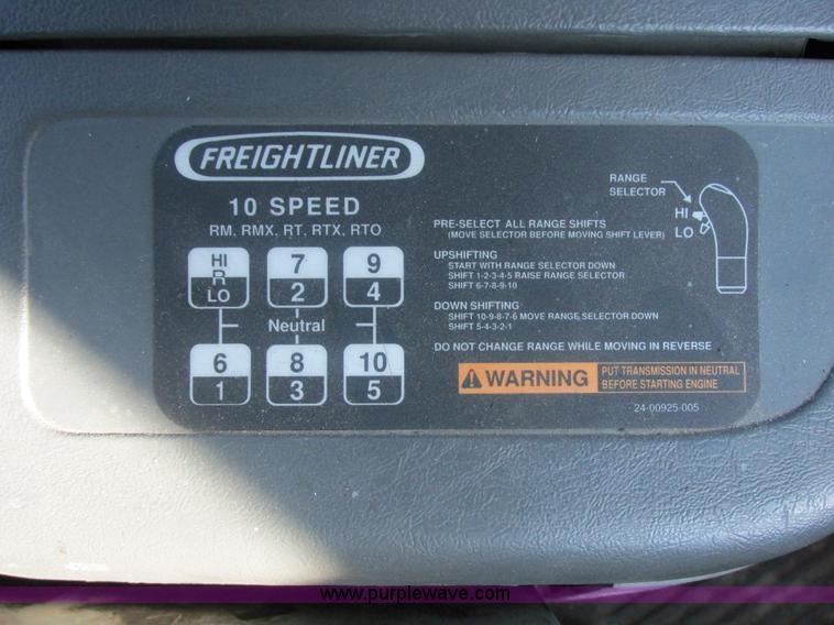 image for item E5247 2000 Freightliner Century Class semi truck