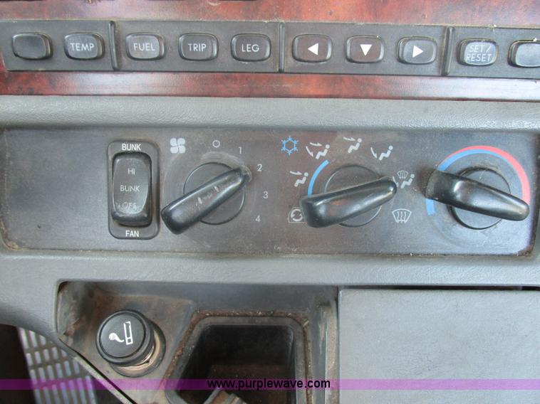 image for item E5247 2000 Freightliner Century Class semi truck