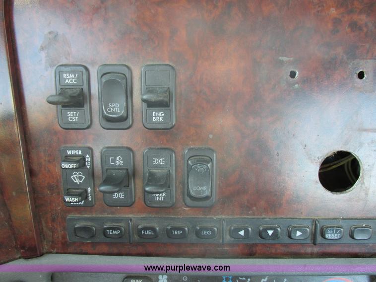 image for item E5247 2000 Freightliner Century Class semi truck