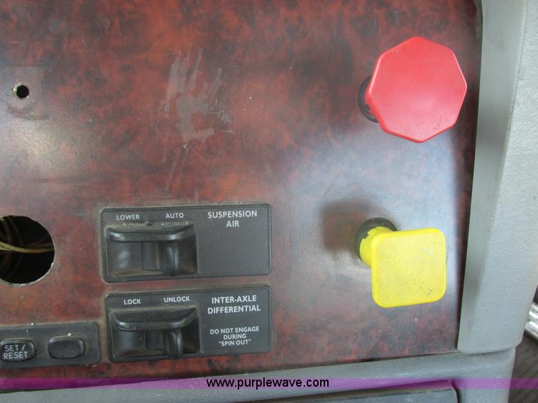 image for item E5247 2000 Freightliner Century Class semi truck