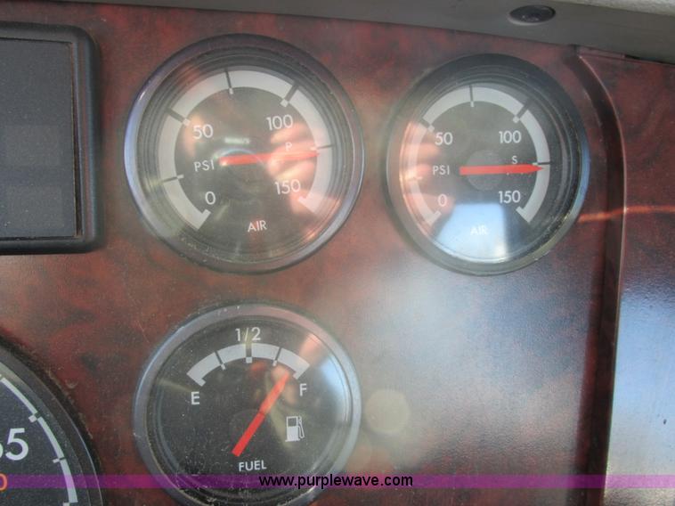 image for item E5247 2000 Freightliner Century Class semi truck