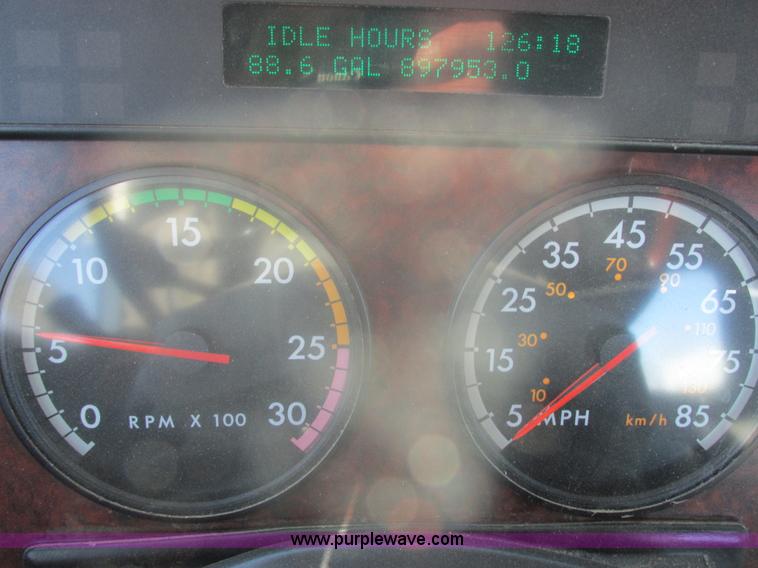 image for item E5247 2000 Freightliner Century Class semi truck