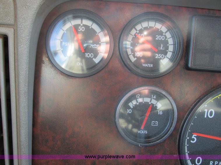 image for item E5247 2000 Freightliner Century Class semi truck