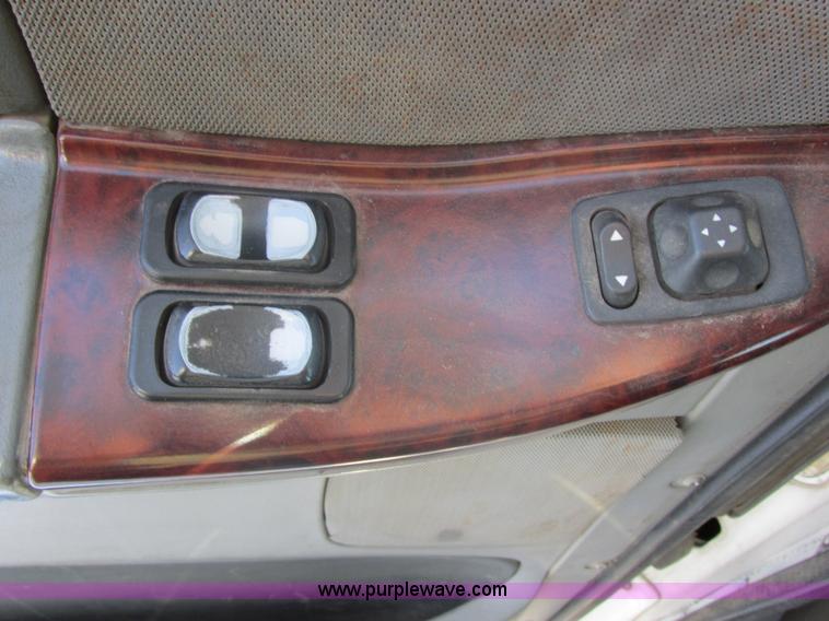 image for item E5247 2000 Freightliner Century Class semi truck