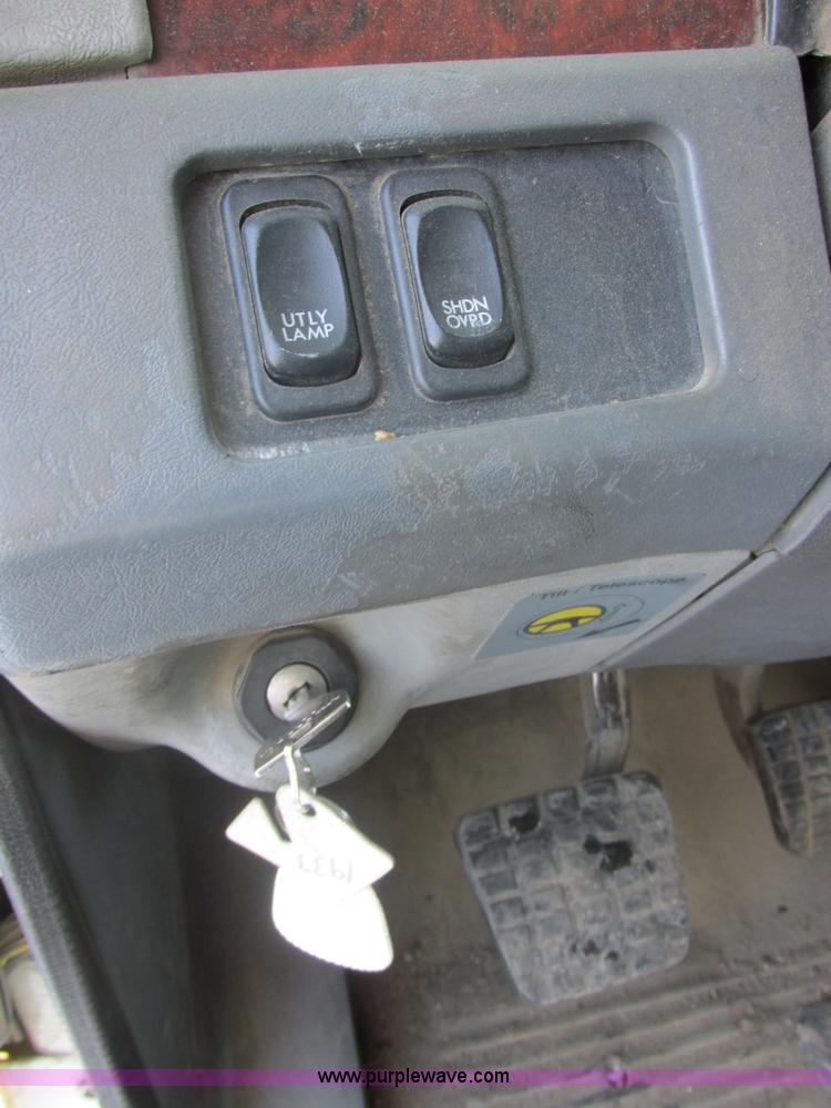 image for item E5247 2000 Freightliner Century Class semi truck