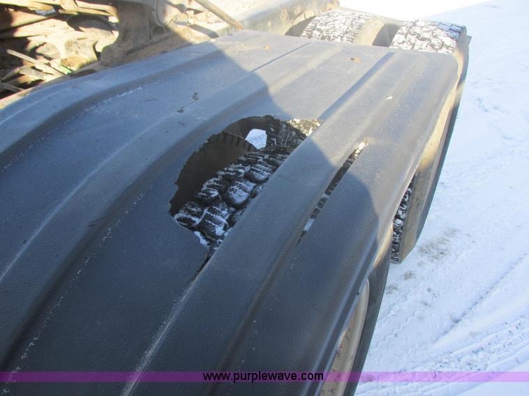 image for item E5247 2000 Freightliner Century Class semi truck