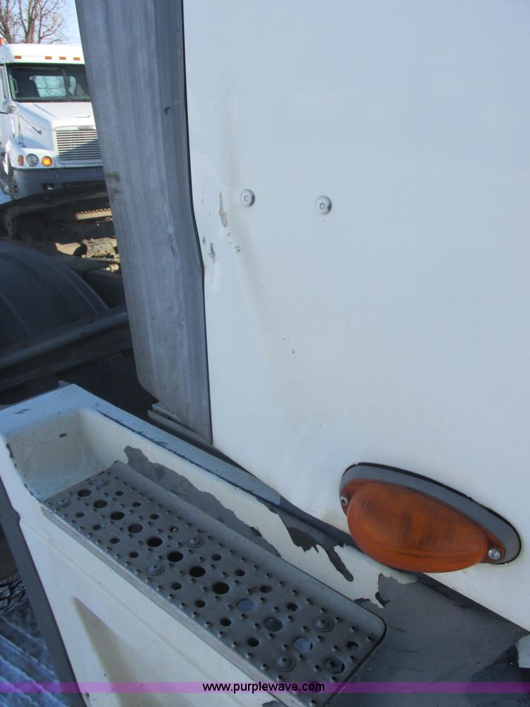 image for item E5247 2000 Freightliner Century Class semi truck