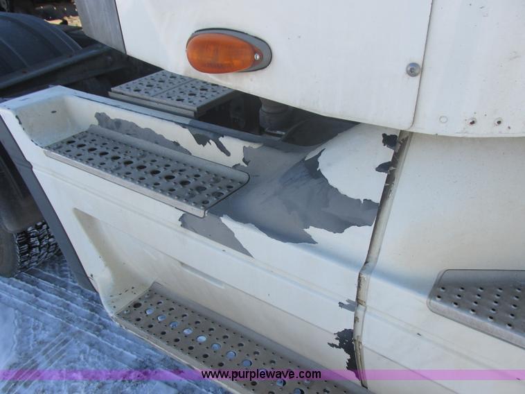 image for item E5247 2000 Freightliner Century Class semi truck