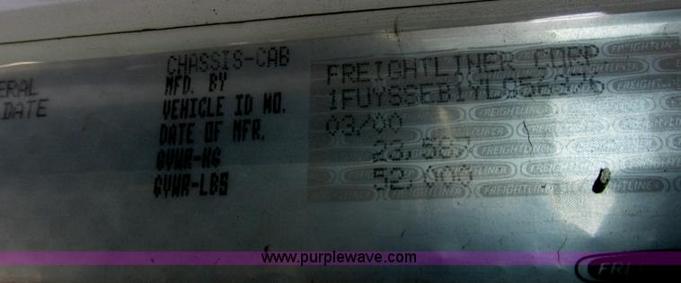 image for item E5247 2000 Freightliner Century Class semi truck