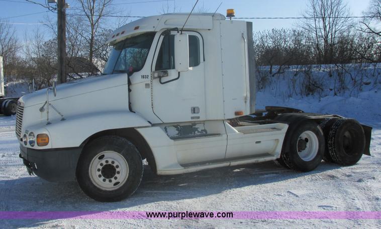 image for item E5248 2000 Freightliner Century Class semi truck