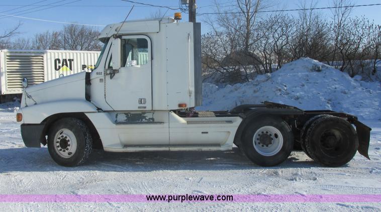 image for item E5248 2000 Freightliner Century Class semi truck