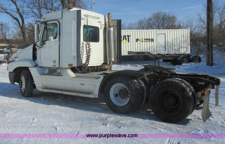 image for item E5248 2000 Freightliner Century Class semi truck