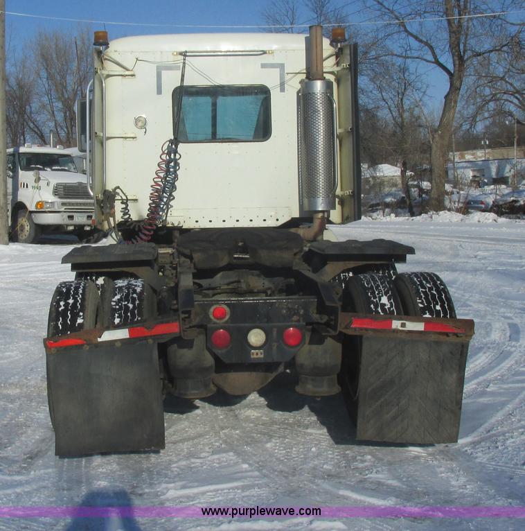 image for item E5248 2000 Freightliner Century Class semi truck