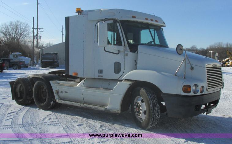 image for item E5248 2000 Freightliner Century Class semi truck