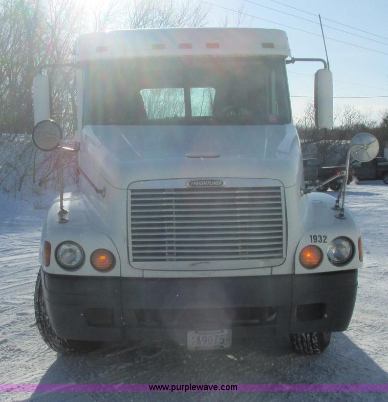 image for item E5248 2000 Freightliner Century Class semi truck