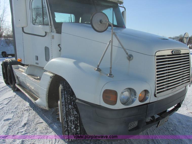 image for item E5248 2000 Freightliner Century Class semi truck