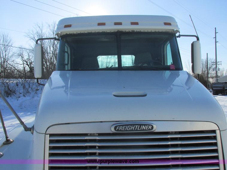 image for item E5248 2000 Freightliner Century Class semi truck