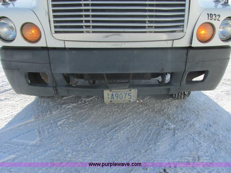 image for item E5248 2000 Freightliner Century Class semi truck