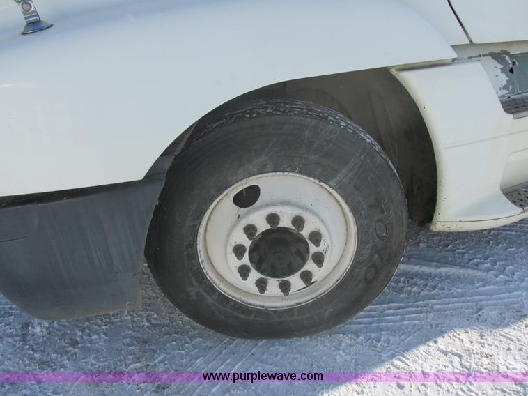 image for item E5248 2000 Freightliner Century Class semi truck