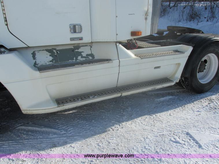 image for item E5248 2000 Freightliner Century Class semi truck