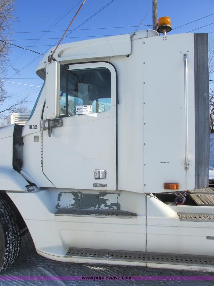 image for item E5248 2000 Freightliner Century Class semi truck