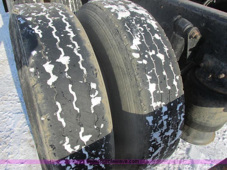 image for item E5248 2000 Freightliner Century Class semi truck