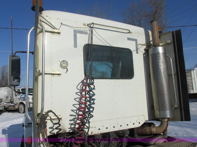 image for item E5248 2000 Freightliner Century Class semi truck