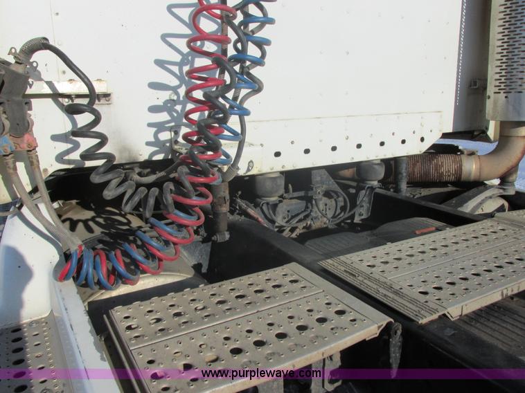 image for item E5248 2000 Freightliner Century Class semi truck