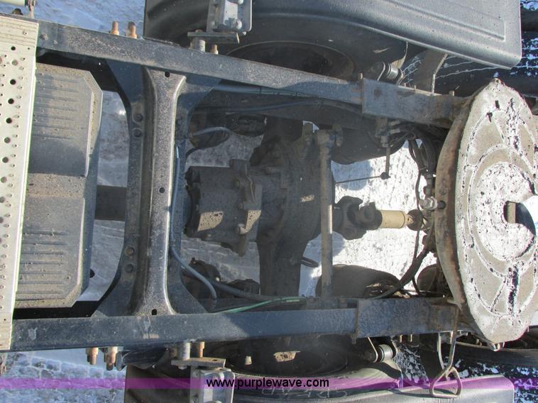 image for item E5248 2000 Freightliner Century Class semi truck